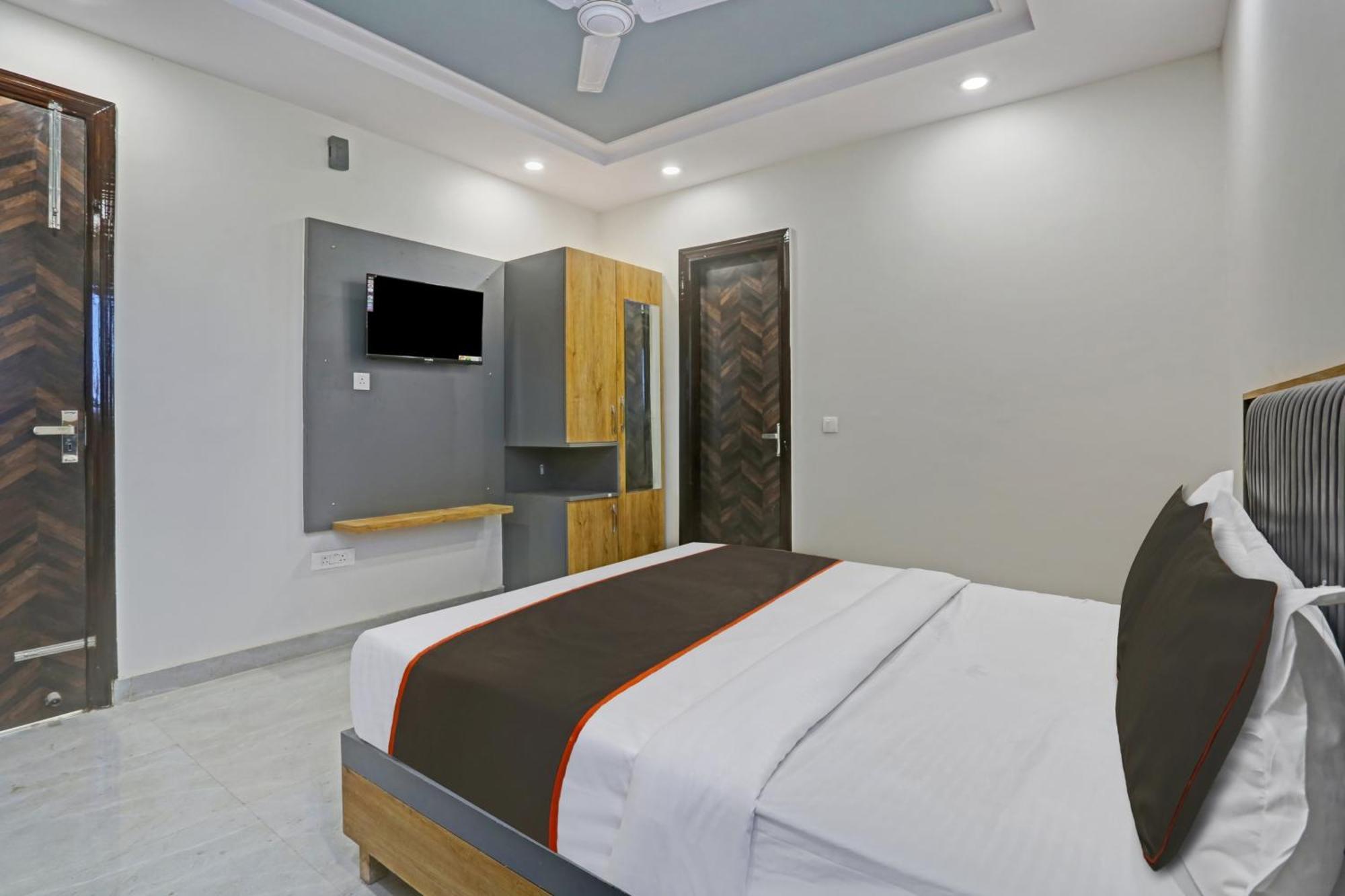 Townhouse Vip Grand Hotel Delhi  Exterior photo